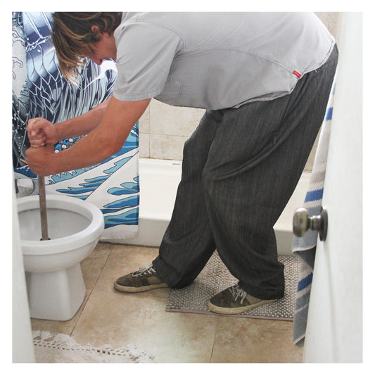 "No G Classic Baggy" skate pants in black denim, with the loose fit that defined the 90s. The essential 90s baggy denim that revives authentic classic skatewear. Made in USA.