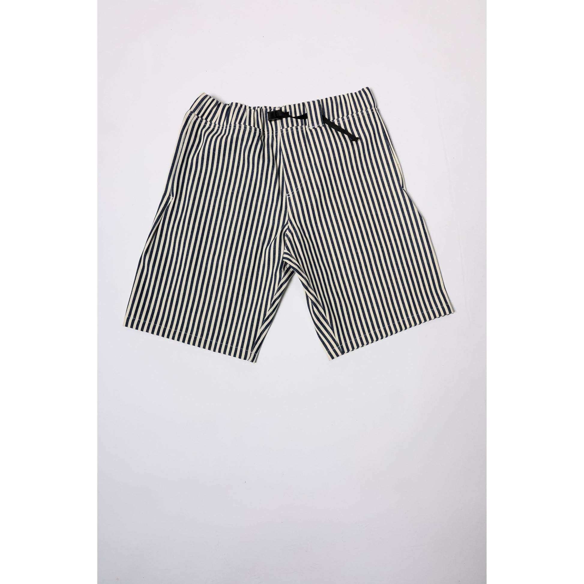 "Over the Knee" skate shorts with a Hickory stripe pattern. The wide cut that recalls retro jorts style and 90s baggy skatewear, maintaining authenticity and urban flow.