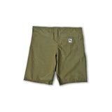 "The Original Limpies" skate shorts in Oliver (military green) color. A loose design, perfect as baggy skate shorts, that evokes the military vintage streetwear look of the 90s decade.